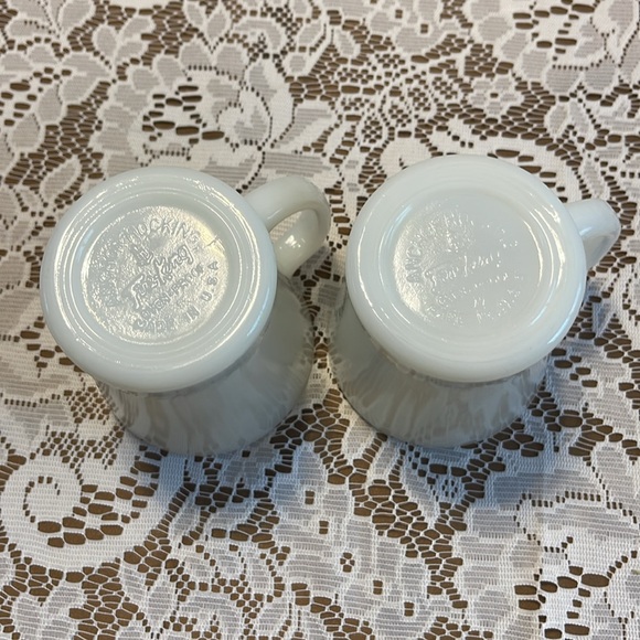 RARE Vintage Set of 2 Fire King Anchor Hocking White  Milk glass D Handle - Picture 4 of 4